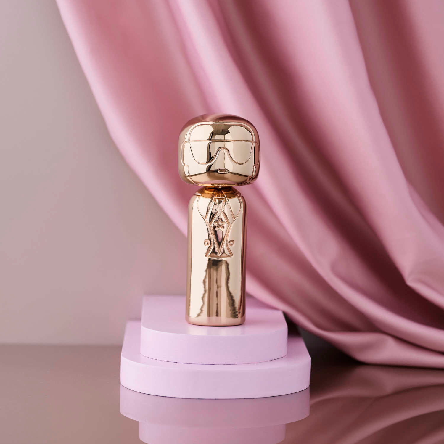 Limitierte Sammlerfigur mit Sonnenbrille und Anzugdetails