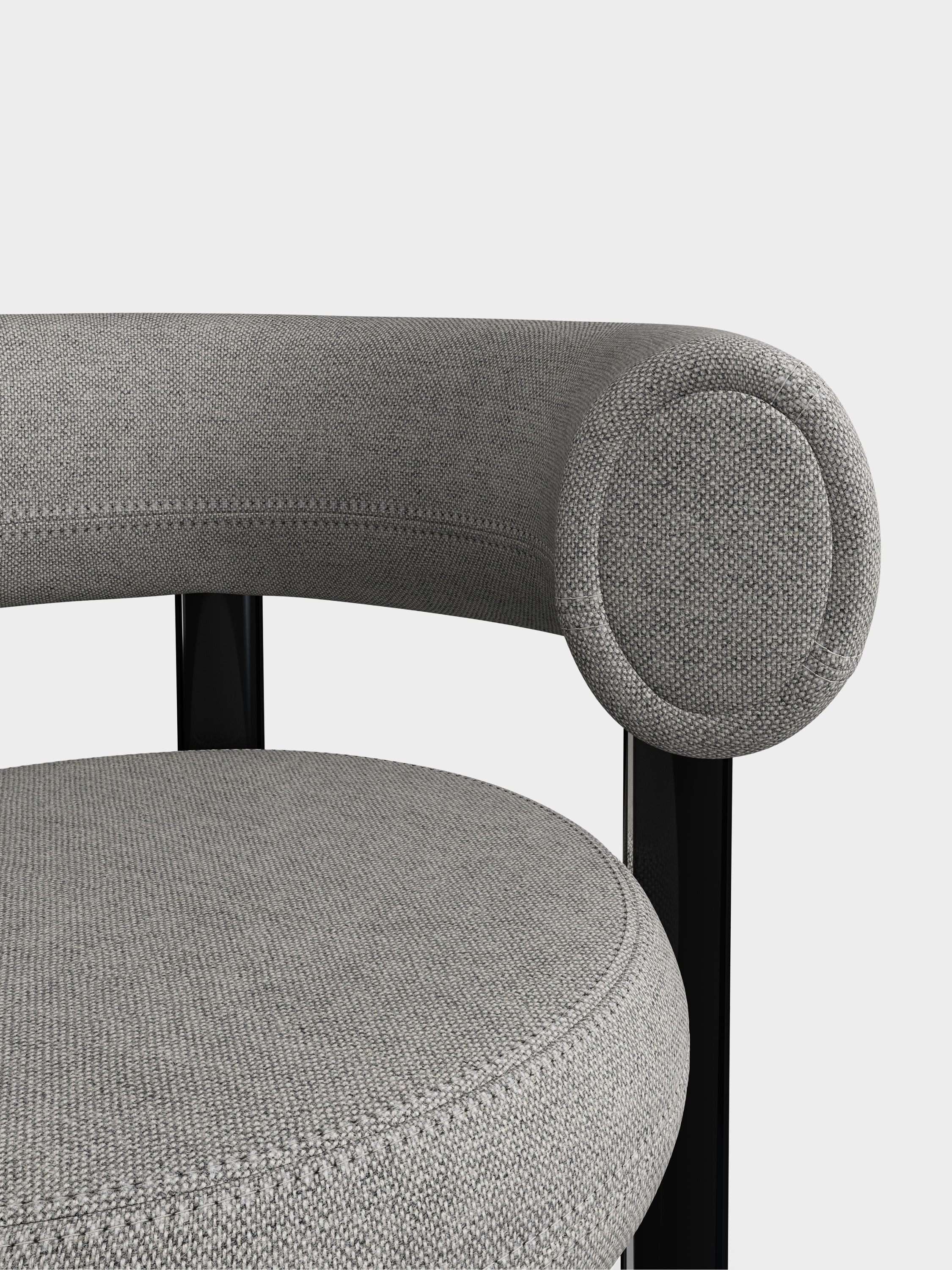 Grauer Stuhl für Designerwohnung
