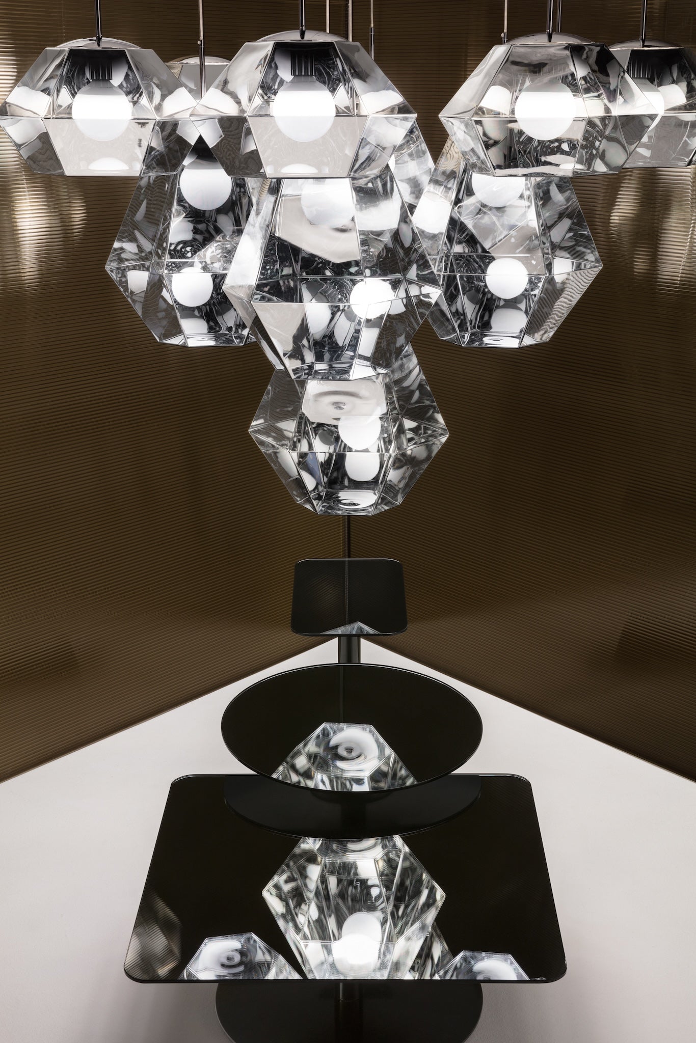 Future Design Tische und Leuchten von Tom Dixon