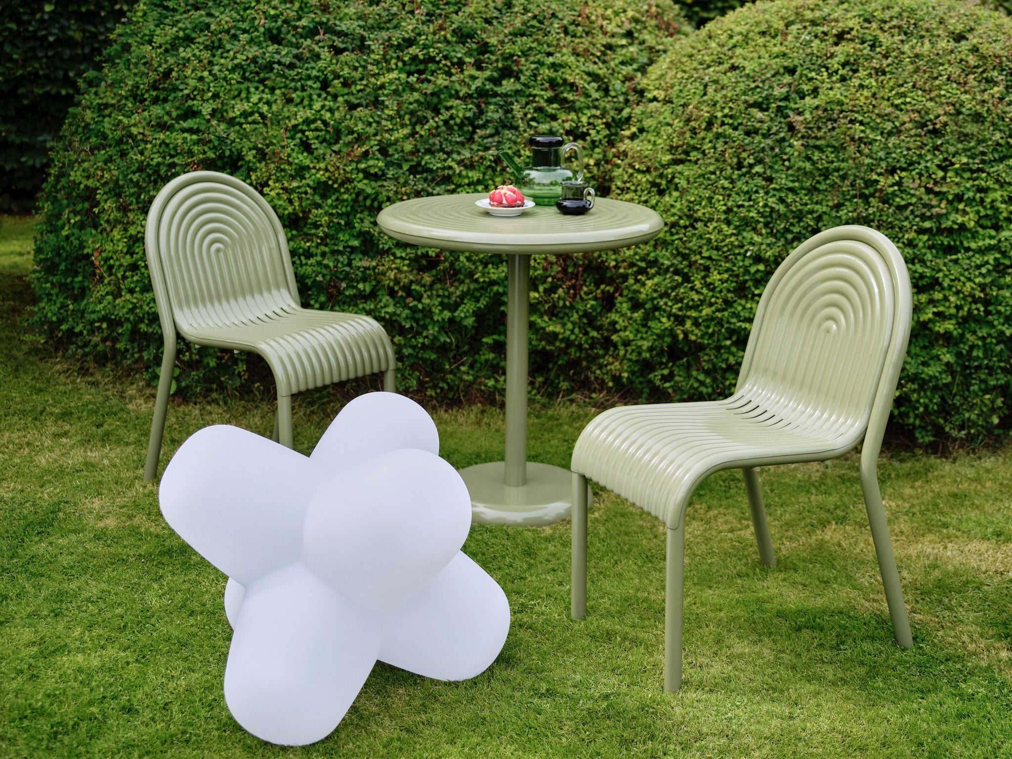 Outdoor Tisch, Stühle und Leuchte von Tom Dixon