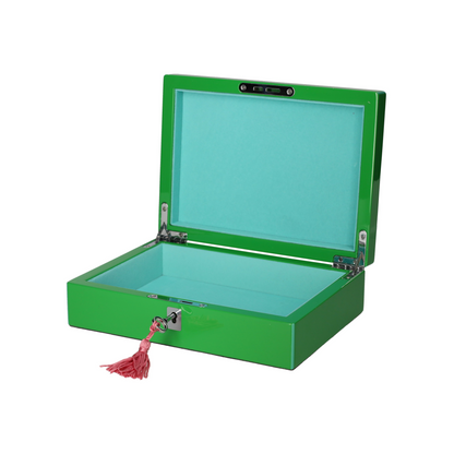 Kleine Schmuckbox TANG in Grün mit rosafarbener Quaste von GiftCompany