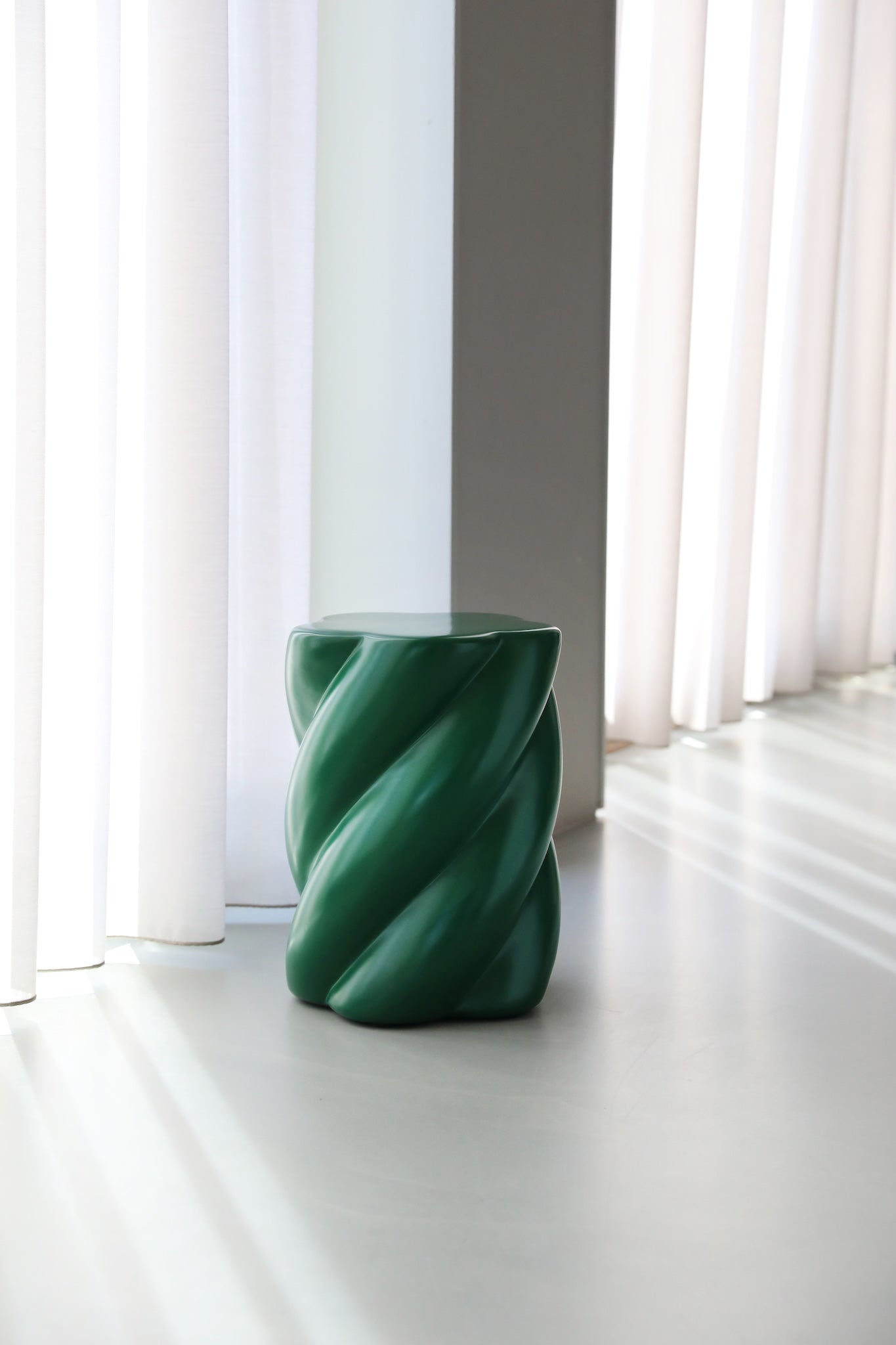 Grüner Hocker in Form von einem Marshmallow