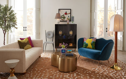 Moderner Beistelltisch in Gold mit weichen Rundungen