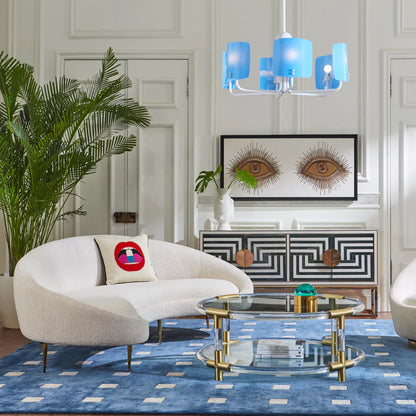 Dekokissen mit grafischem Lippenmotiv und strukturierter Stickerei von Jonathan Adler
