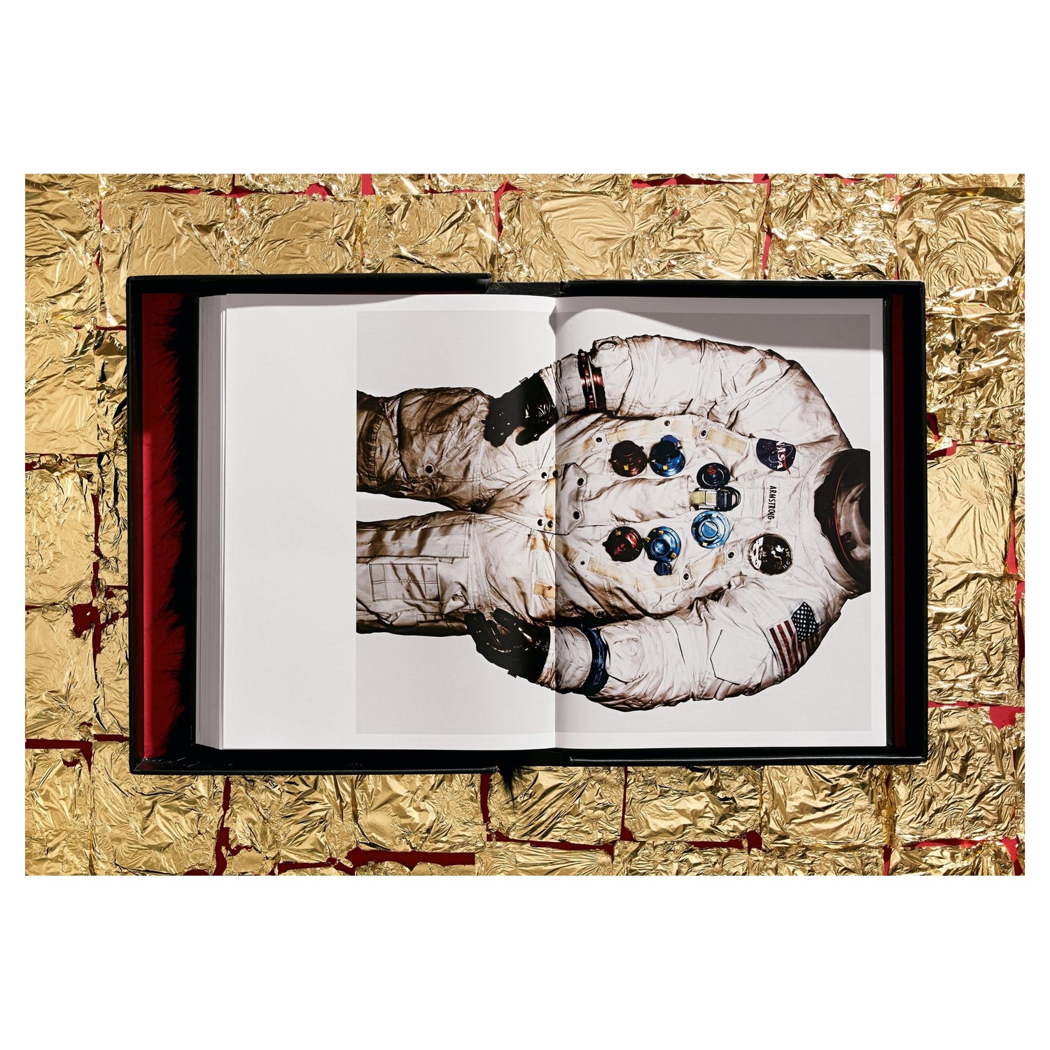 Detailansicht des ALBERT WATSON KAOS Buchs