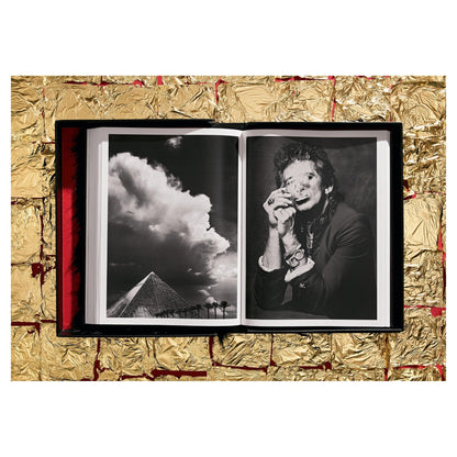 Albert Watson Kaos SUMO-Bildband Cover – Limitierte Art Edition mit goldenem Revolvermotiv