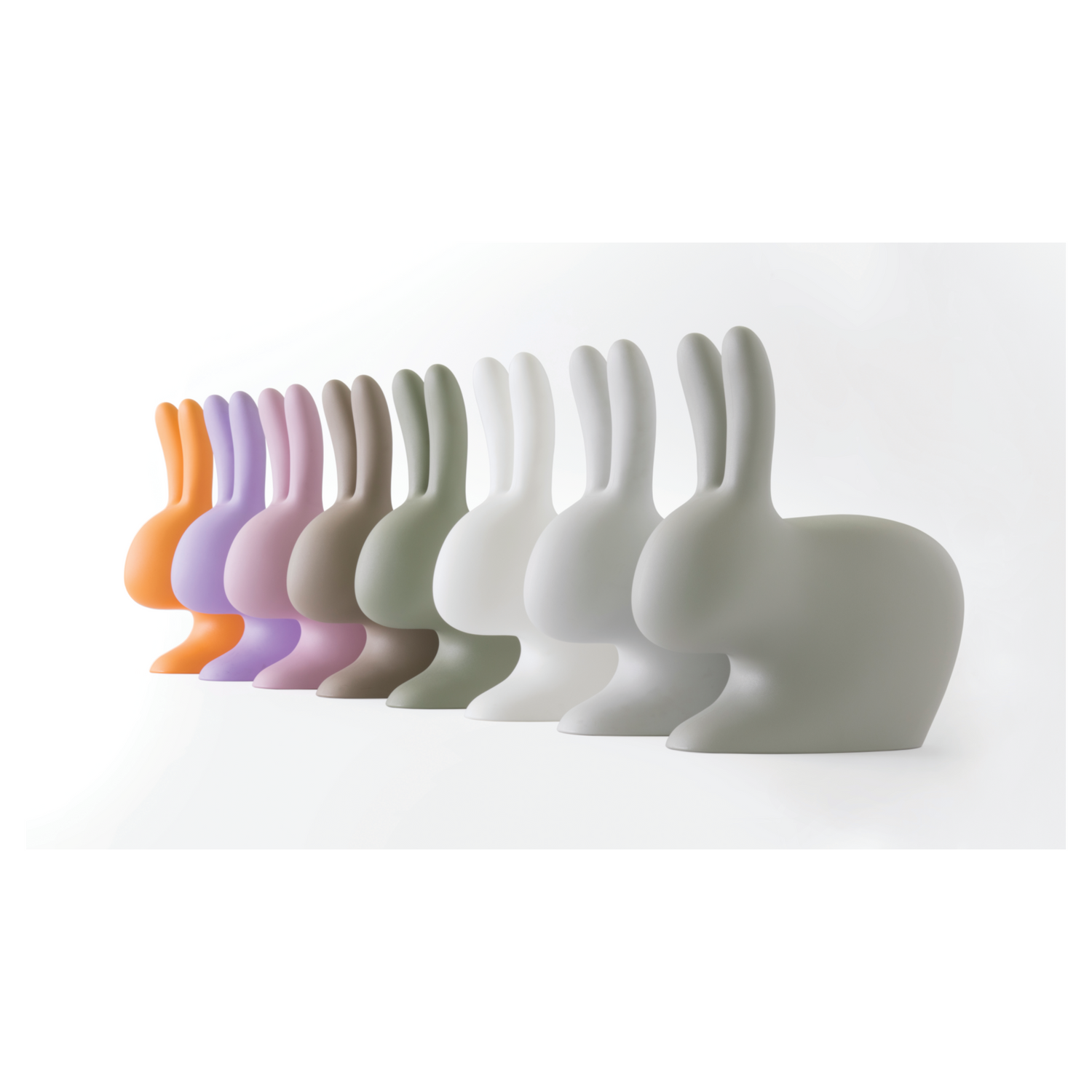 Detailaufnahme des pinken RABBIT CHAIR BABY mit langen Hasenohren.