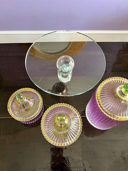 Kuchenplatte und Glas Bonbonniere