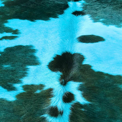 kuhfell-tuerkis-tricolore-fell-teppich