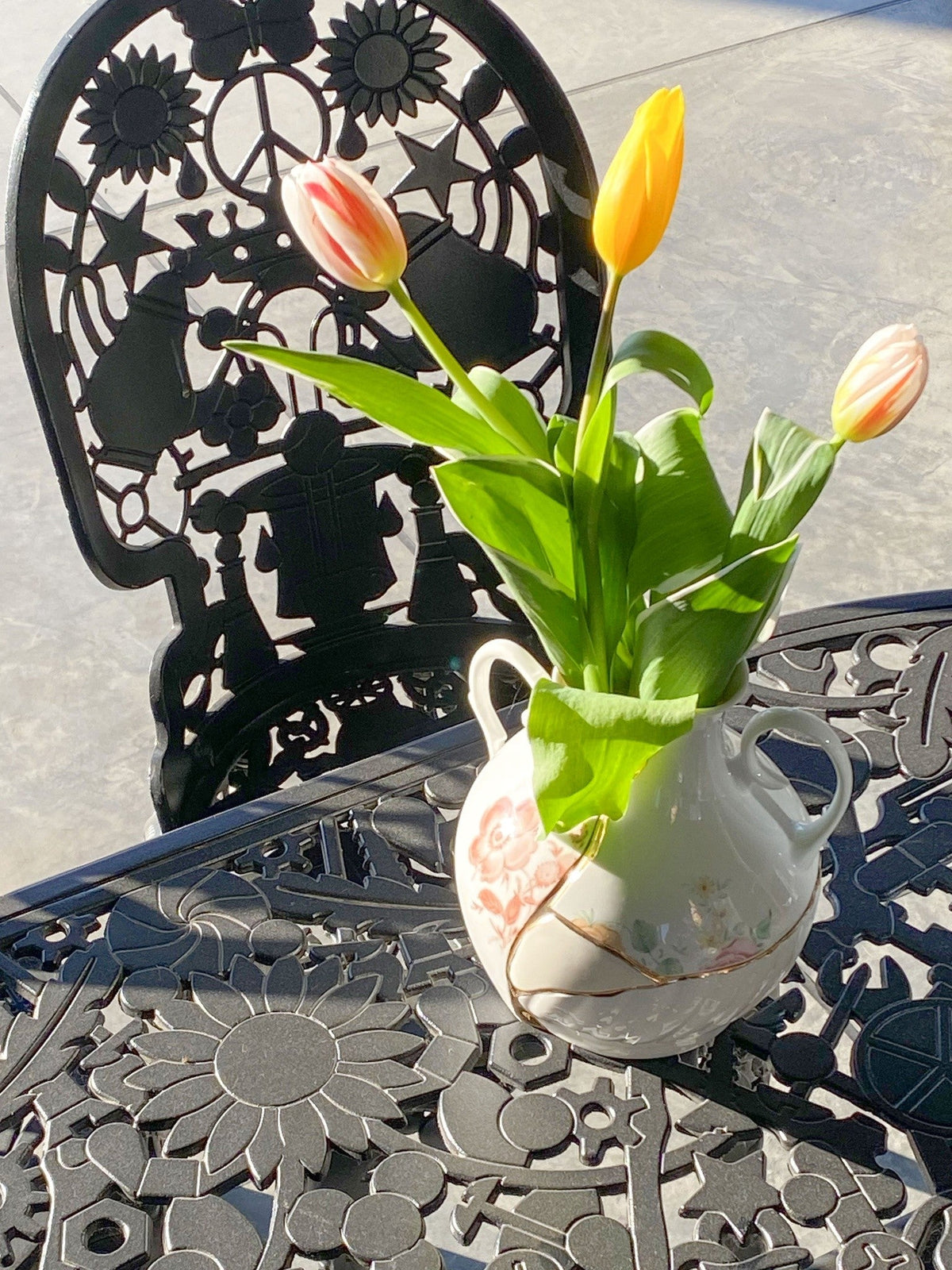 Exklusive Kintsugi Vase mit goldener Verzierung