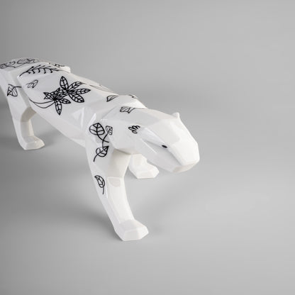 Panther Skulptur aus Porzellan im Origami-Stil – kunstvoll dekoriert