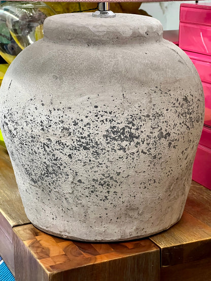 Lampenfuss aus Feinkeramik in antik grau