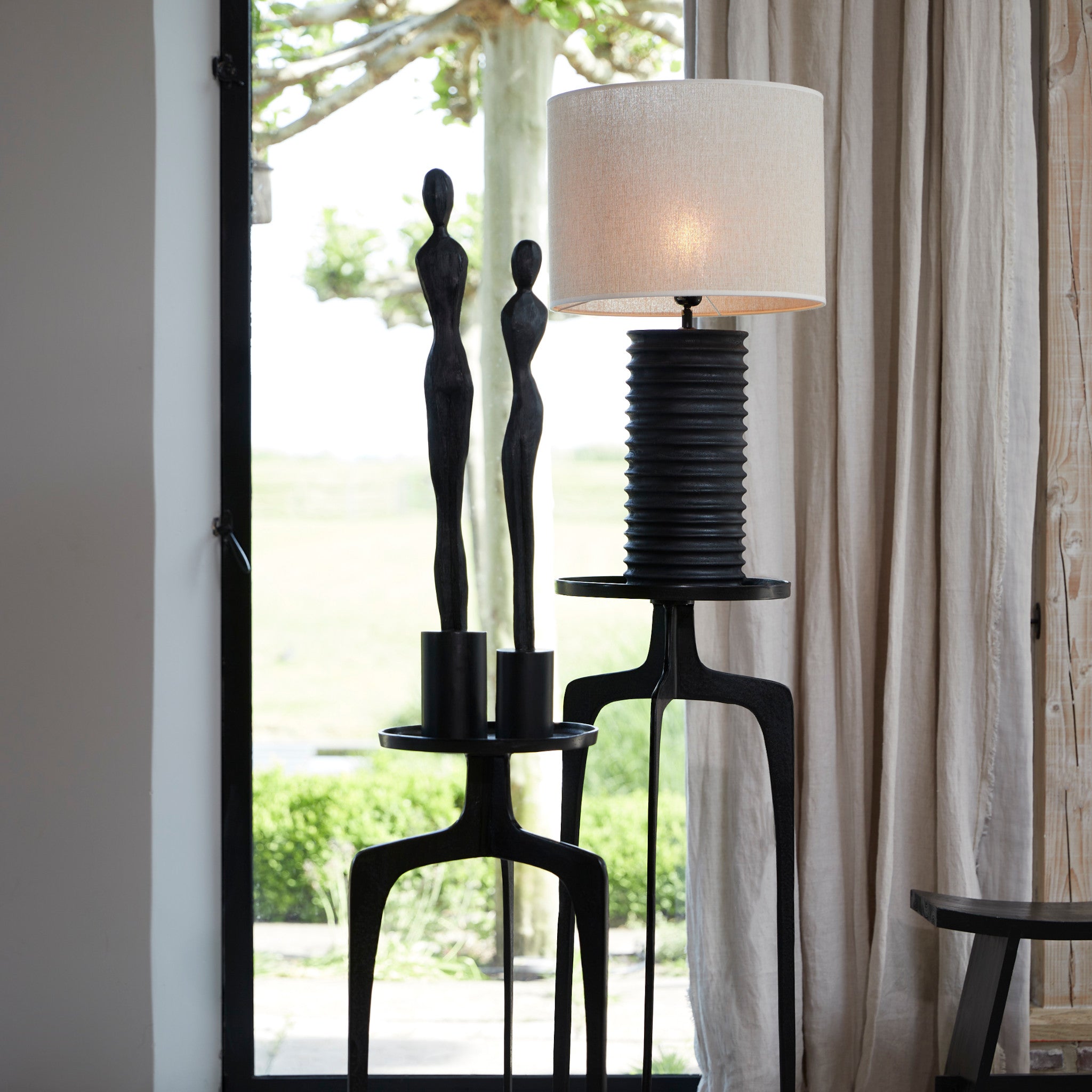 Designhocker NIEKE aus Massivholz im minimalistischen Stil