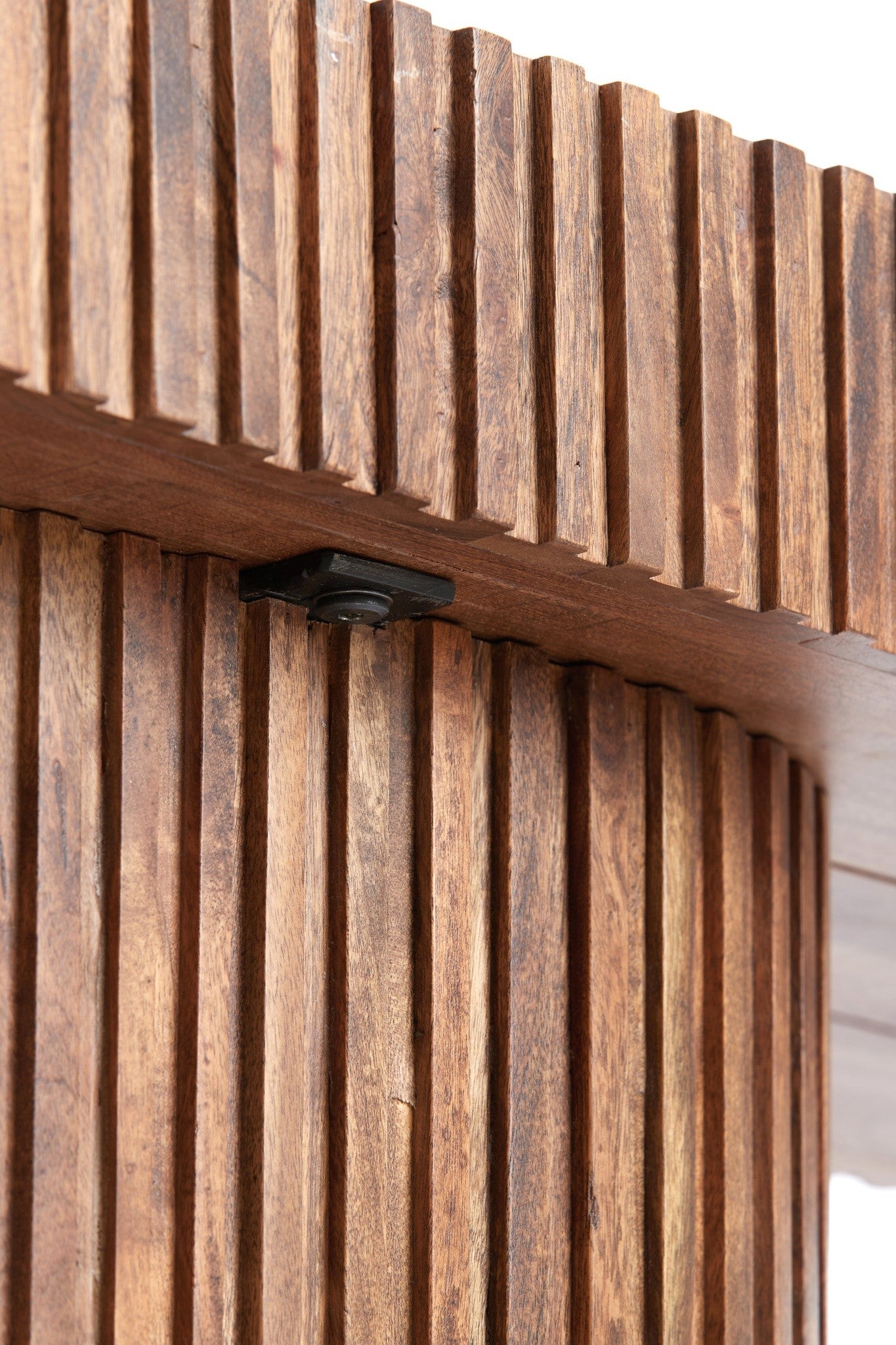 Holzkonsolentisch mit ovaler Tischplatte und natürlicher Maserung