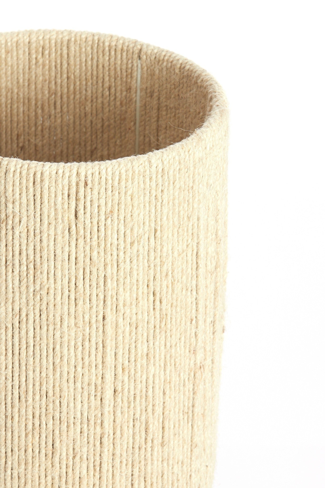 Zylindrische Tischleuchte in Creme mit Jute-Optik