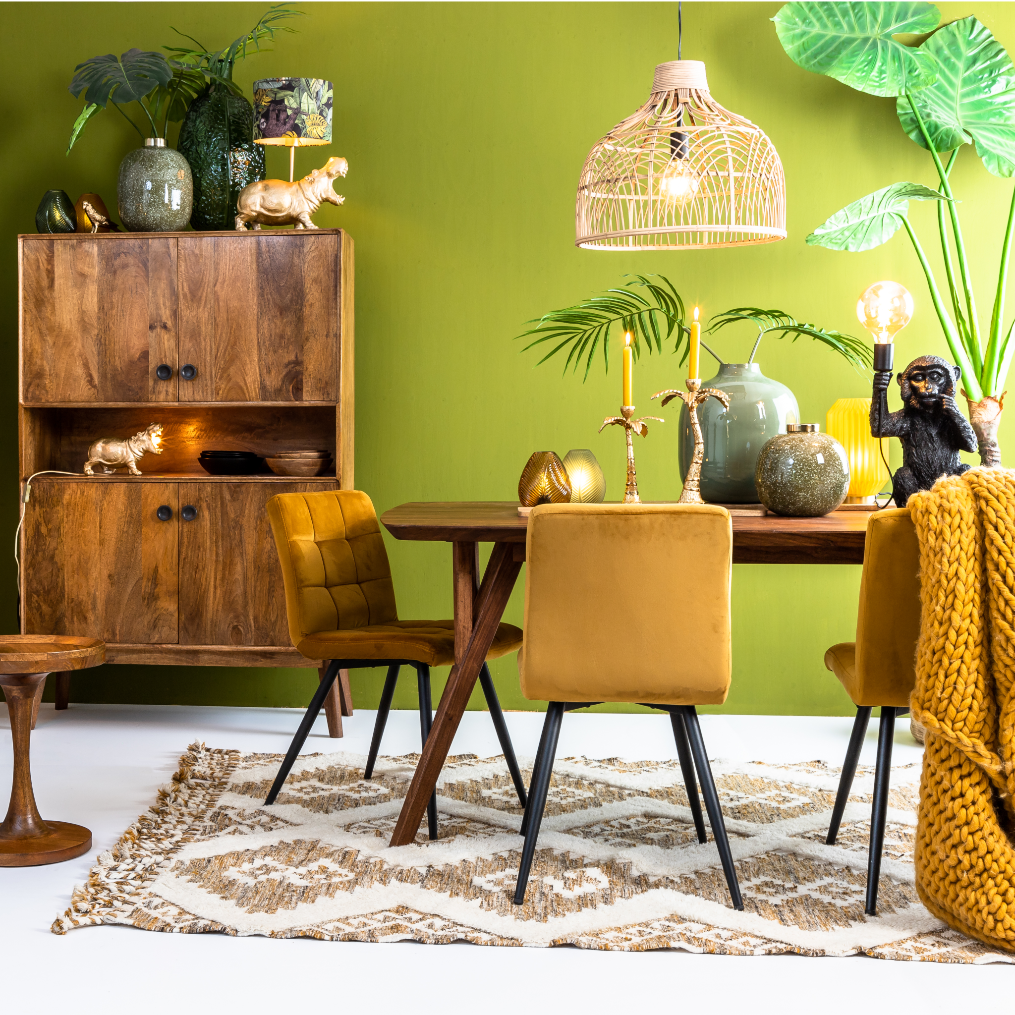 Esstisch QUENZA aus Akazienholz in Braun von Light &amp; Living
