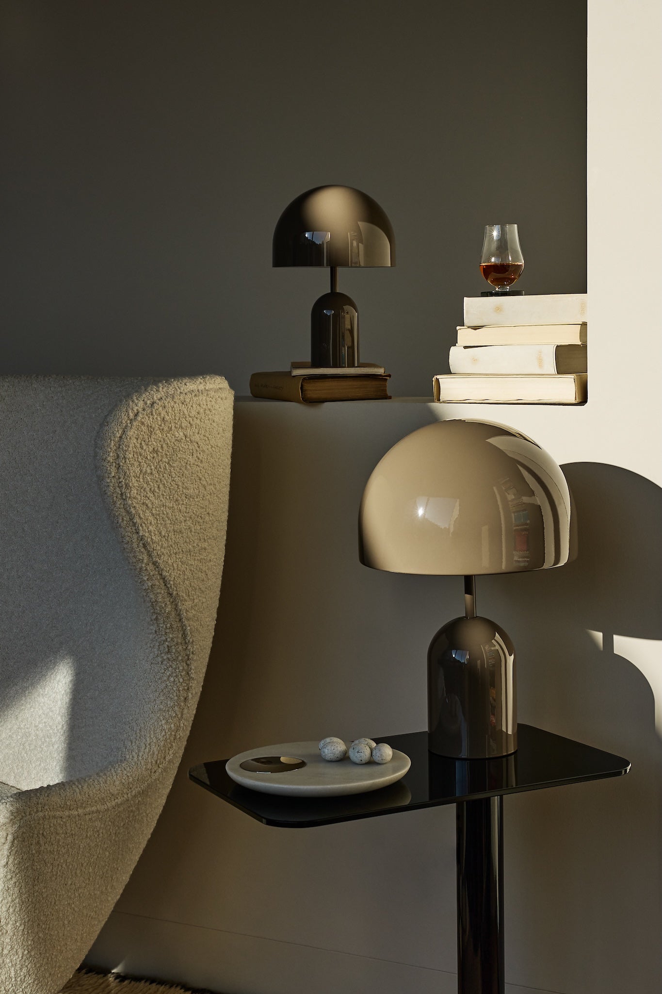 Wohnraum Dekoration - Bell Table Light in High-Gloss Taupe von Tom Dixon