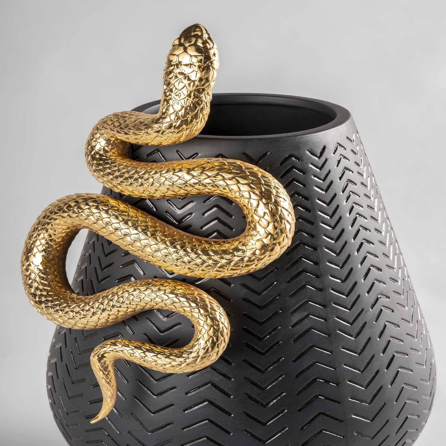 Elegante Snakes Vase – schwarze Porzellanvase mit Golddekor