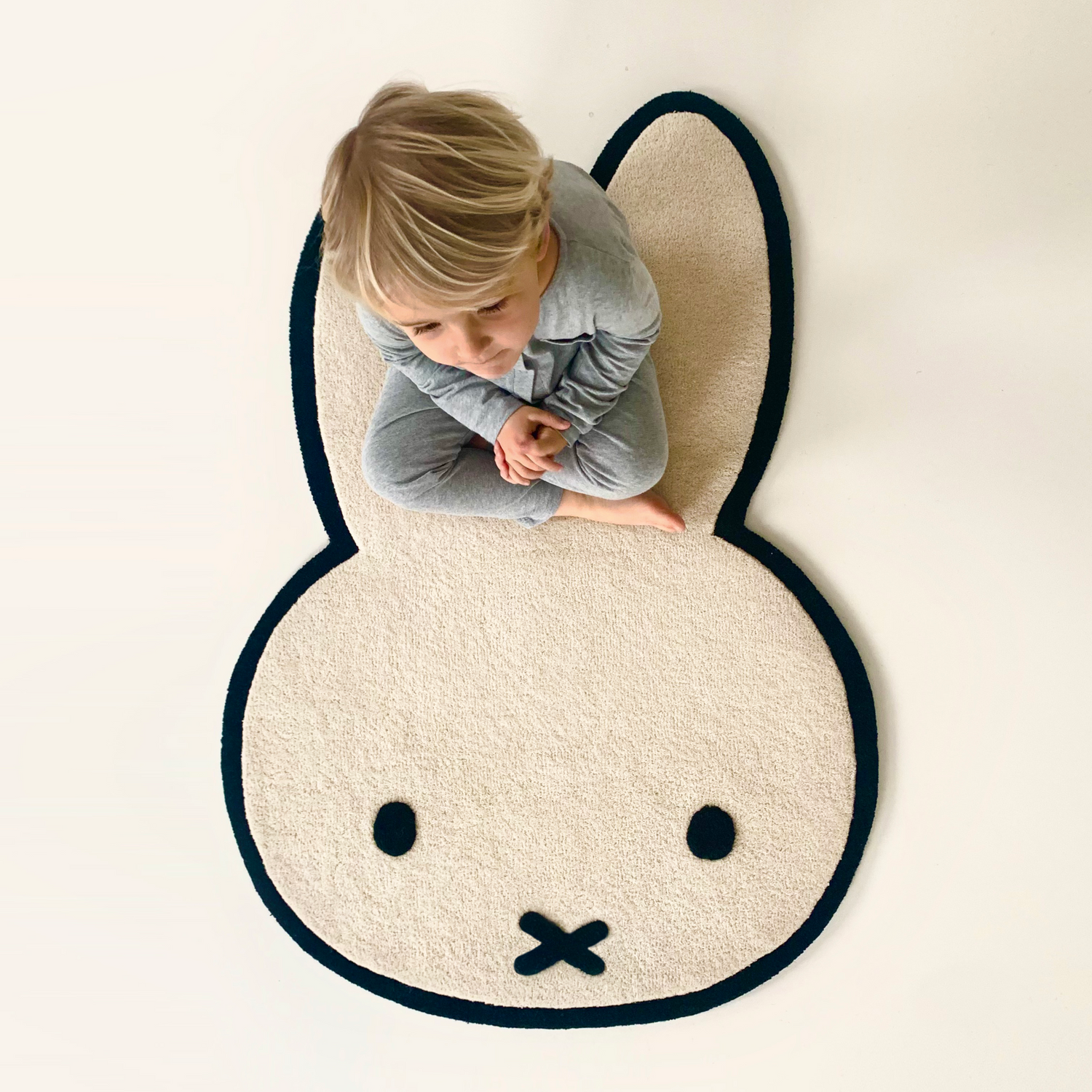 Moderner Kinderteppich mit Hoch-Tief-Flor und Miffy-Silhouette