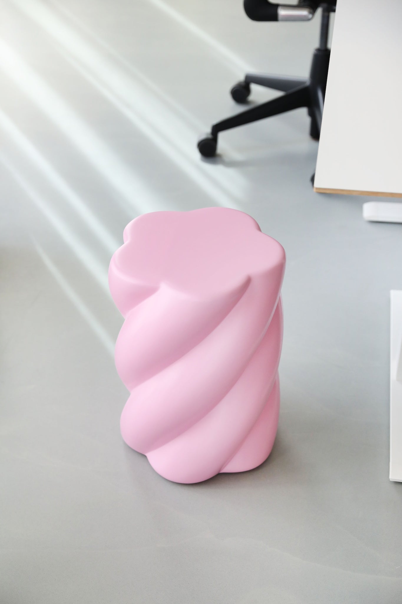 Taburete “Marshmallow” Rosa – taburete de diseño escultural