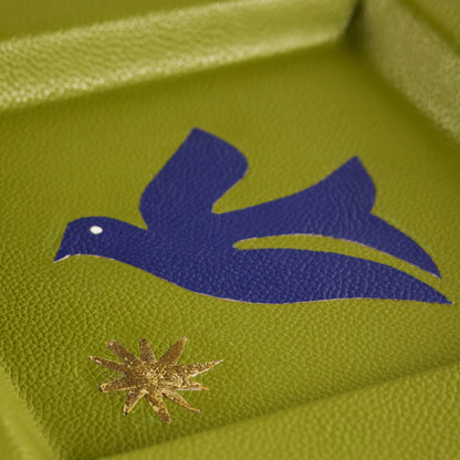 Modernes Leder-Tablett mit goldenen Metallic-Details