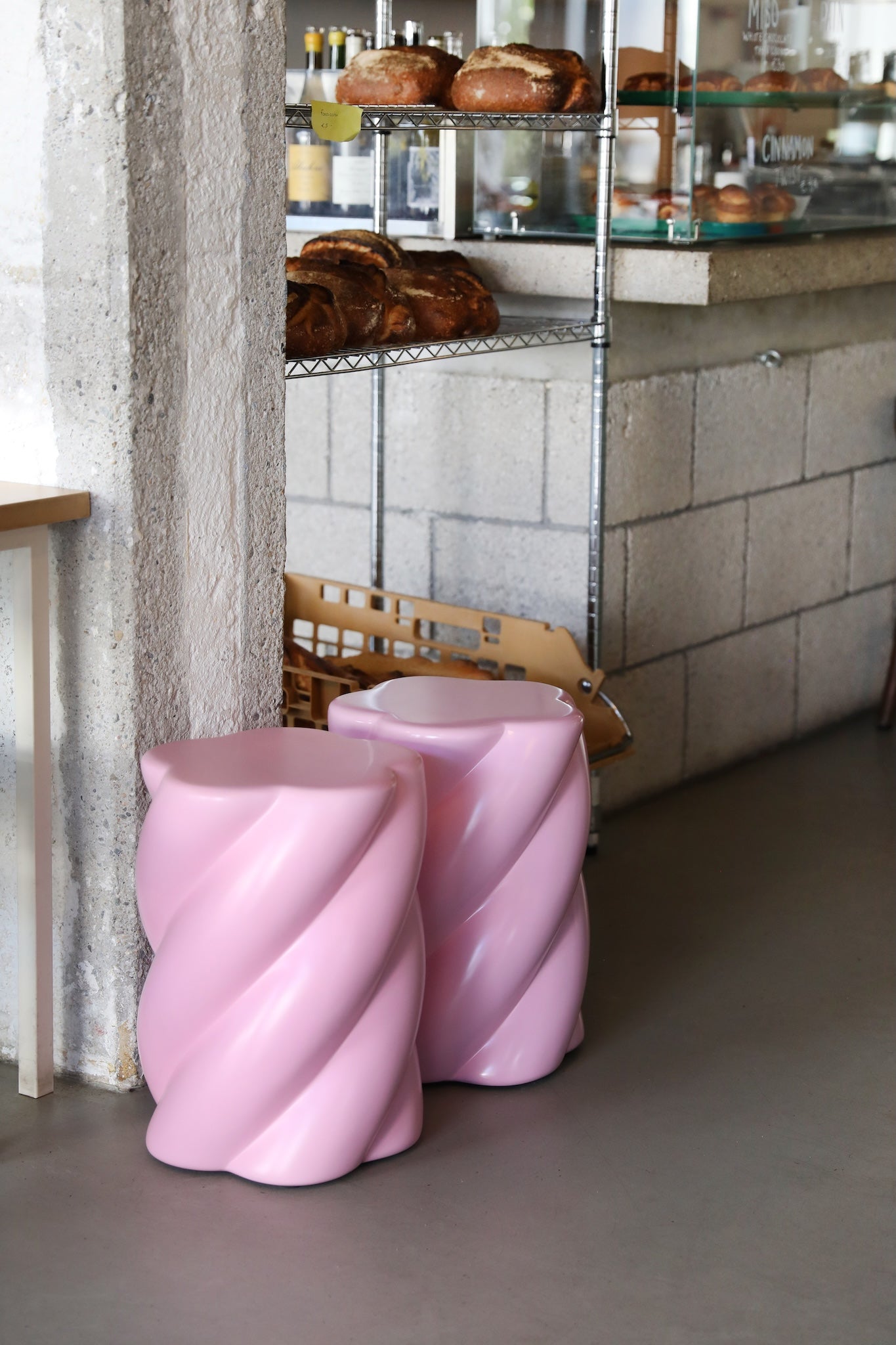 Taburete “Marshmallow” Rosa – taburete de diseño escultural