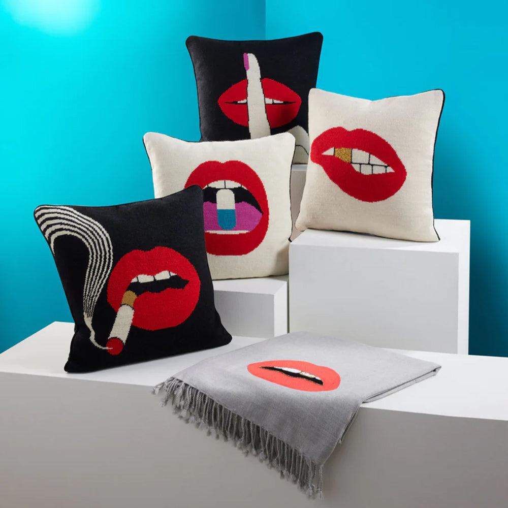 Plaid LIPS aus 100% Merinowolle in hellgrau von Jonathan Adler
