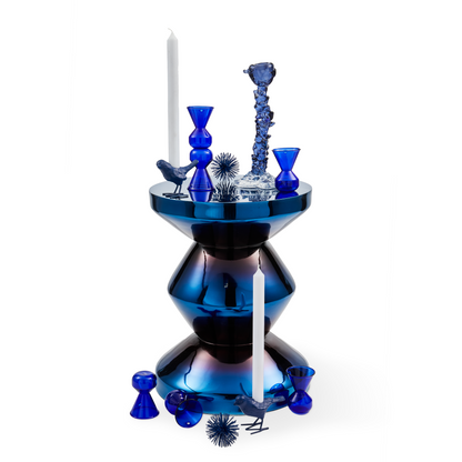 Stilvoller Metallhocker mit glänzendem Finish von Polspotten