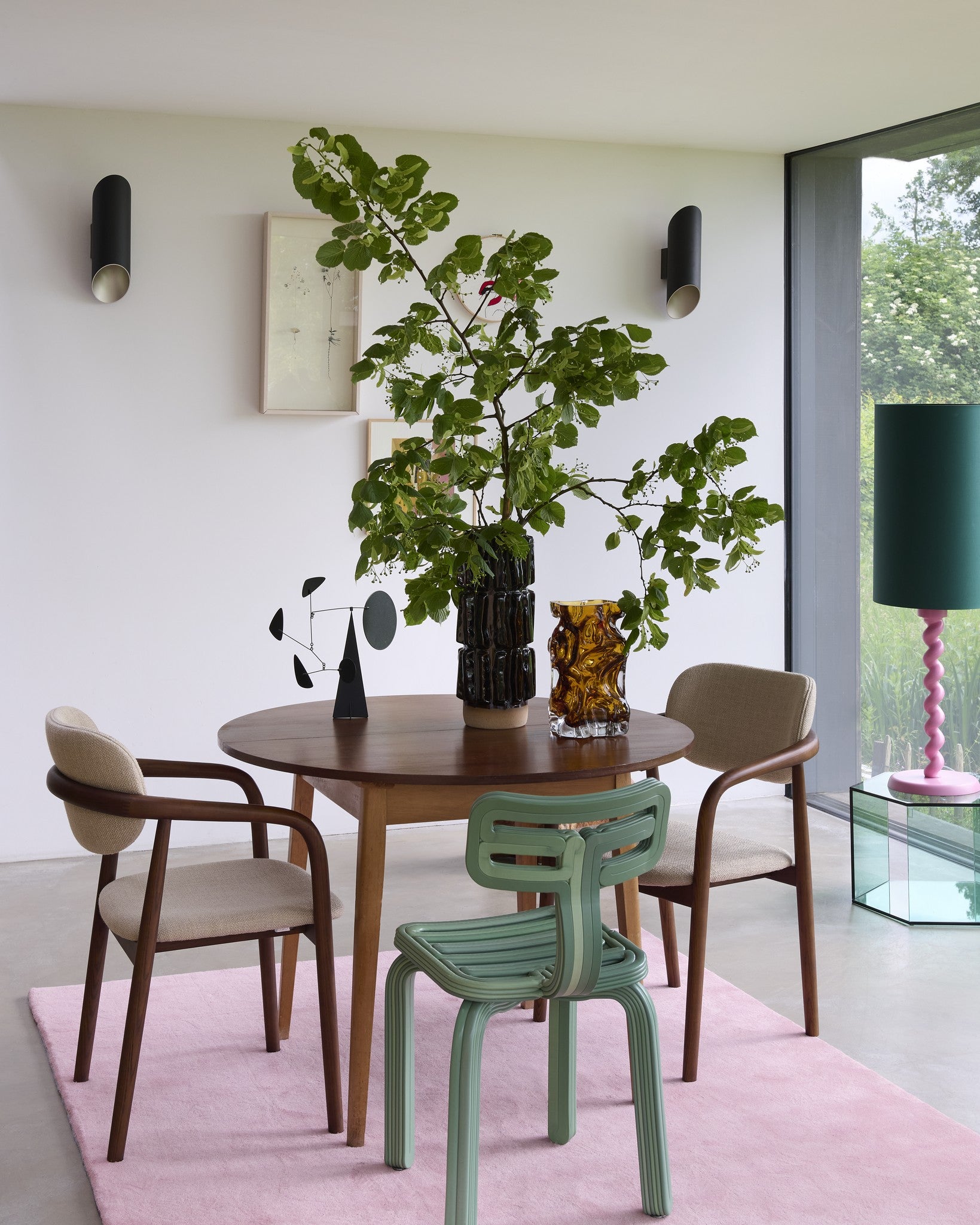 Komfortabler Polsterstuhl mit Eschenholzrahmen