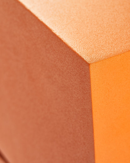 Geometrischer Beistelltisch von Polspotten aus Metall in Orange