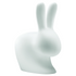 RABBIT LAMPE im Einsatz als stilvolle Sitzgelegenheit