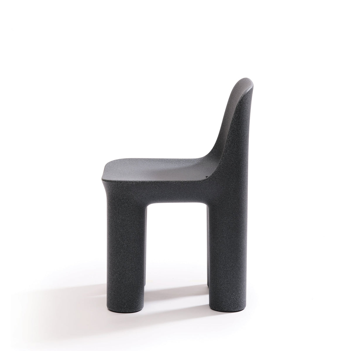 Outdoorstuhl TATA der Marke Qeeboo in black mix
