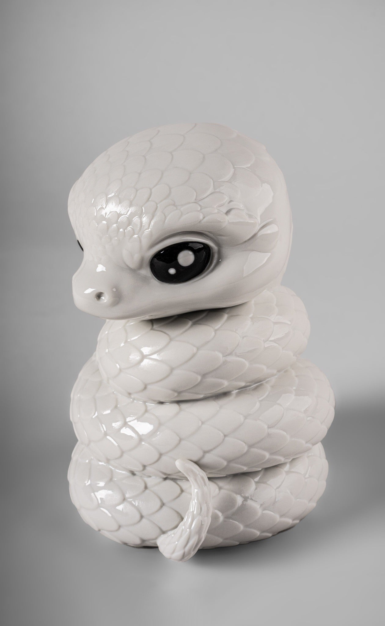 Ausdrucksstarke Baby Snake Figur für Sammler