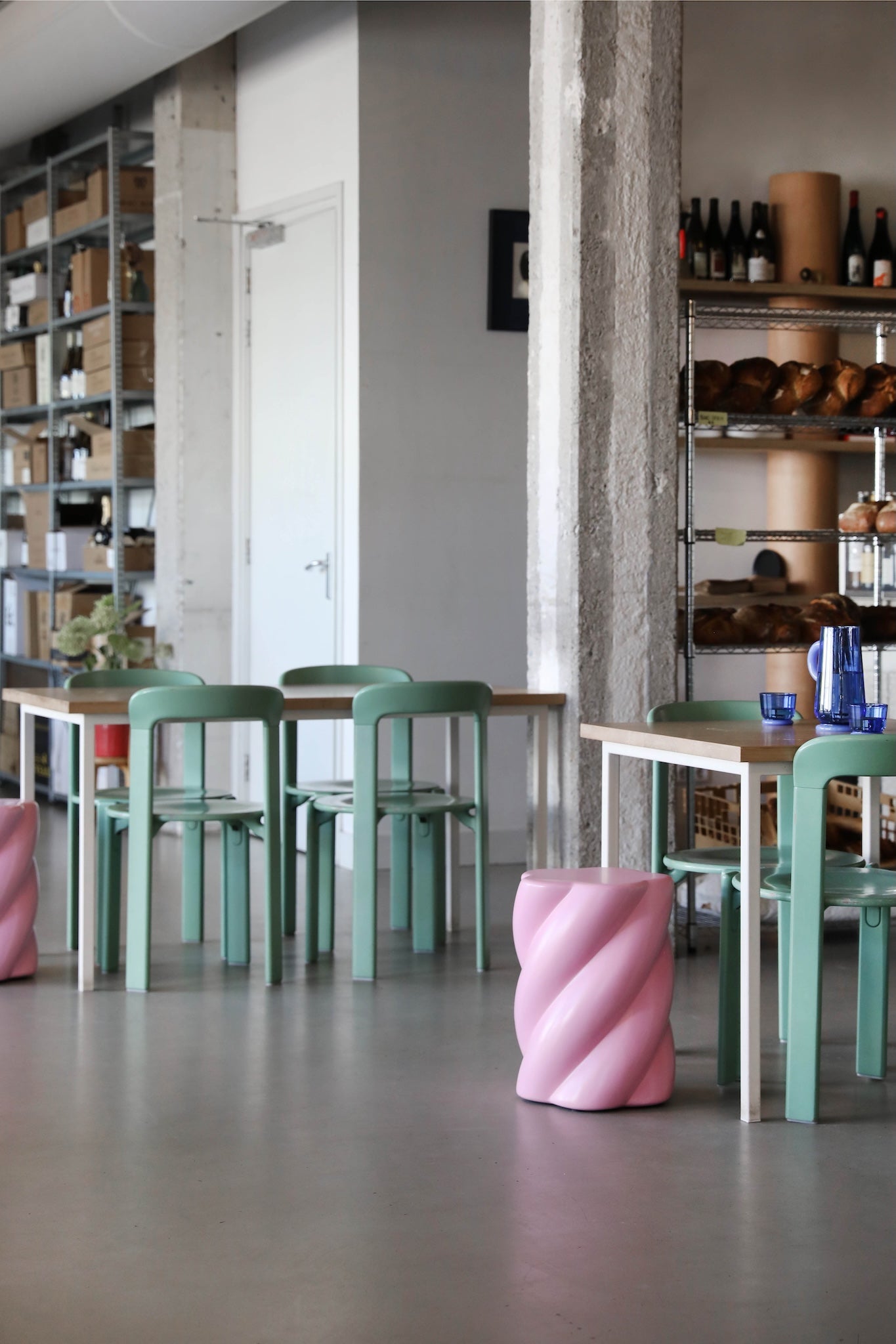 Restaurant Interior - Design-Hocker Marshmallow in pink