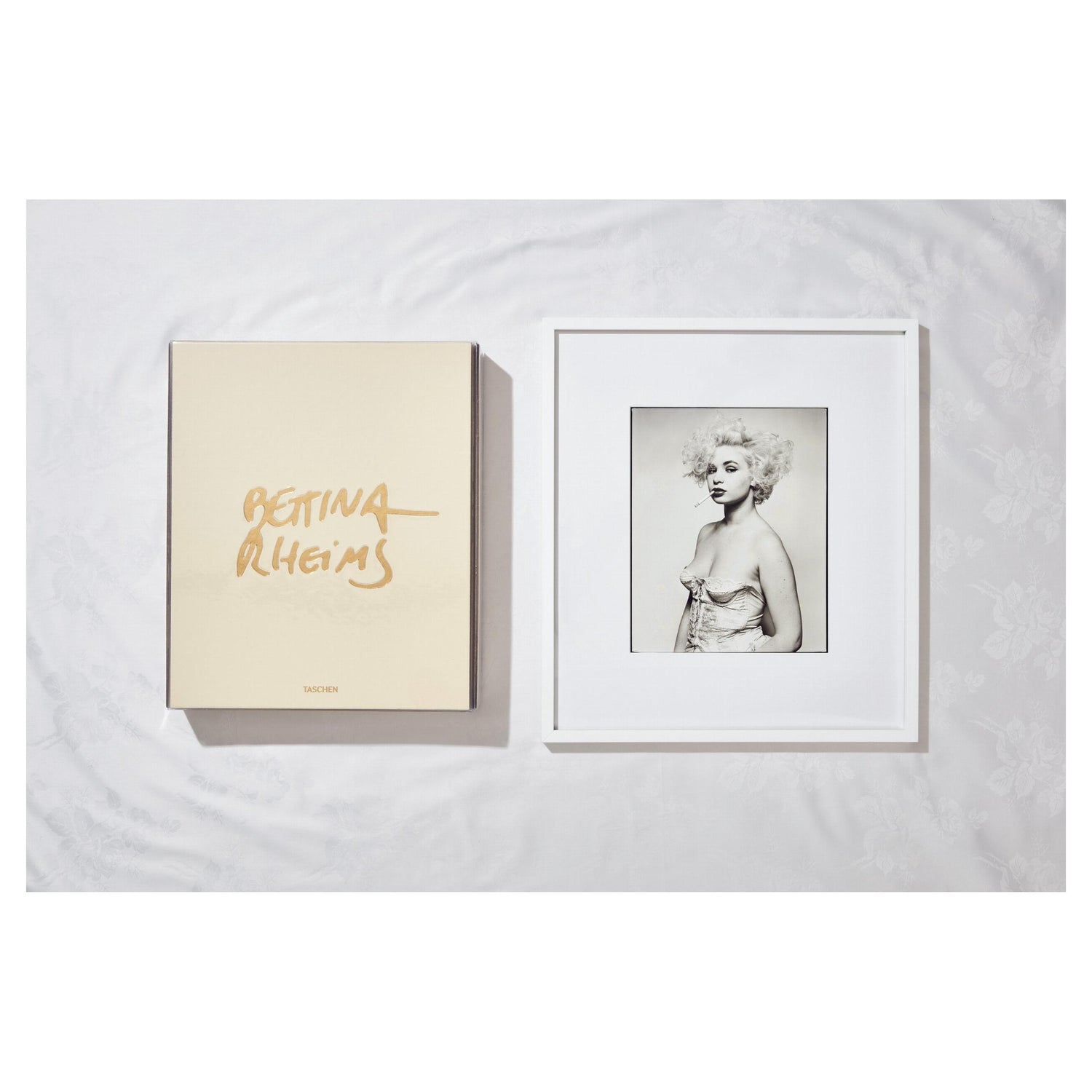 Signierter Kunstband mit exklusiven Bildern aus der Serie Marthe

