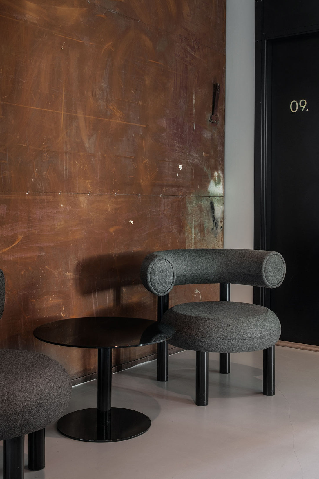 runder Beistelltisch Circle Flash in schwarz von Tom Dixon