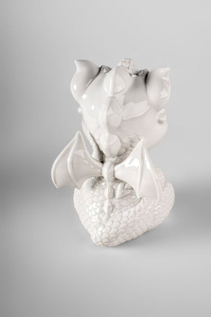 Detailreiche Darstellung des Drachen als Porzellanfigur Baby Dragon