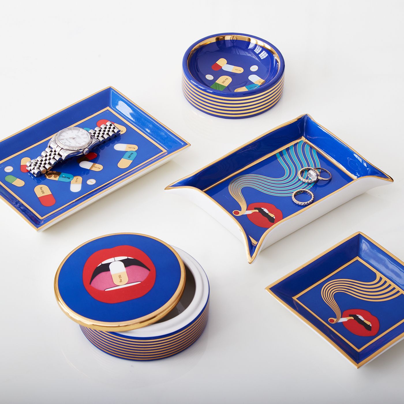 Porzellan Schale mit grafischem Kapselmotiv von Jonathan Adler