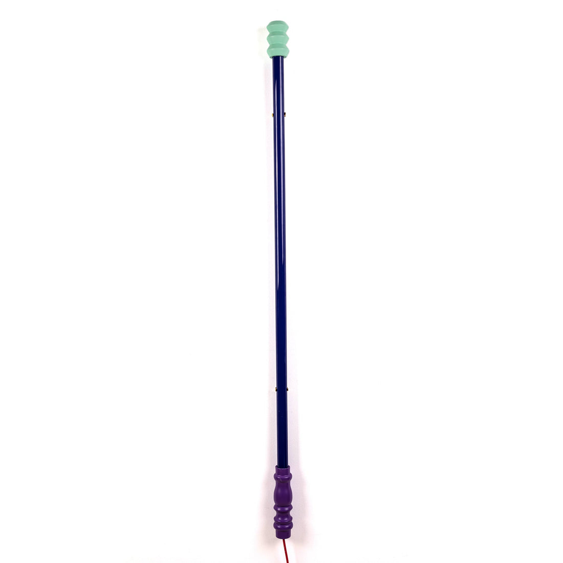Designleuchte von Seletti – Superlinea mit violetten Akzenten