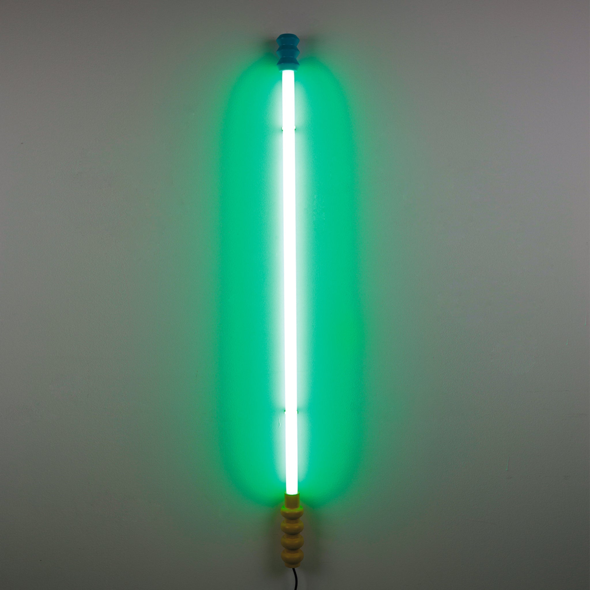 Designleuchte von Seletti – Superlinea Green mit Akzenten in Blau