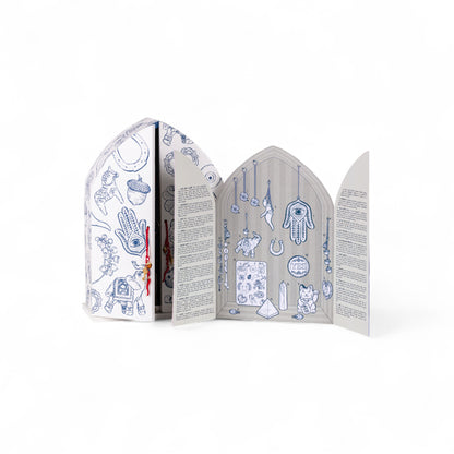 Farbintensiver Seletti LUCKY TEMPLE mit dekorativen Objekten im Inneren