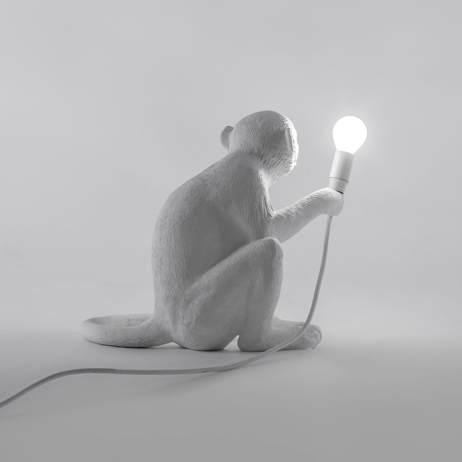 Weiße Seletti Monkey Lamp – originelles Lichtdesign