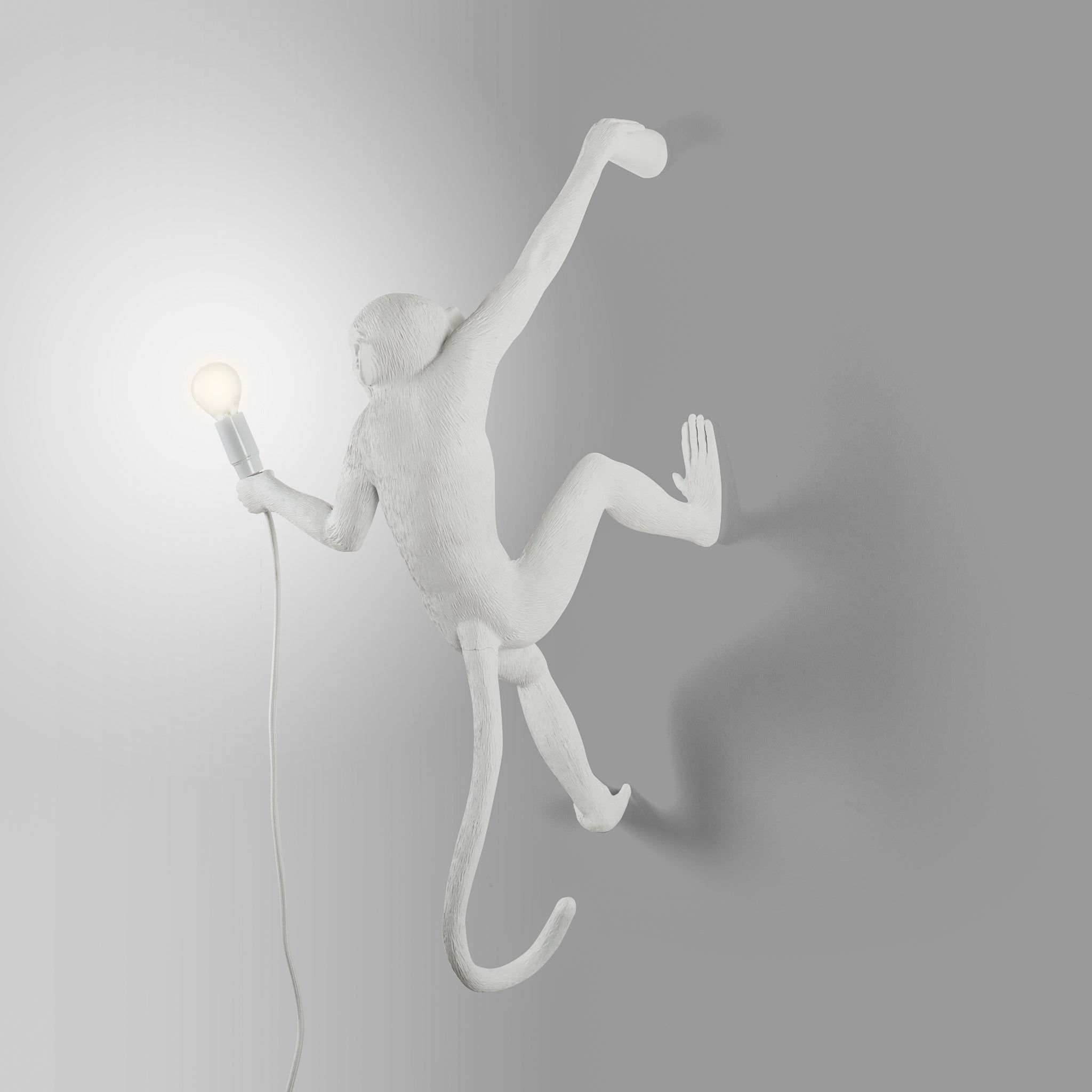 Seletti Hanging Monkey Lamp – weiße Affenlampe mit LED