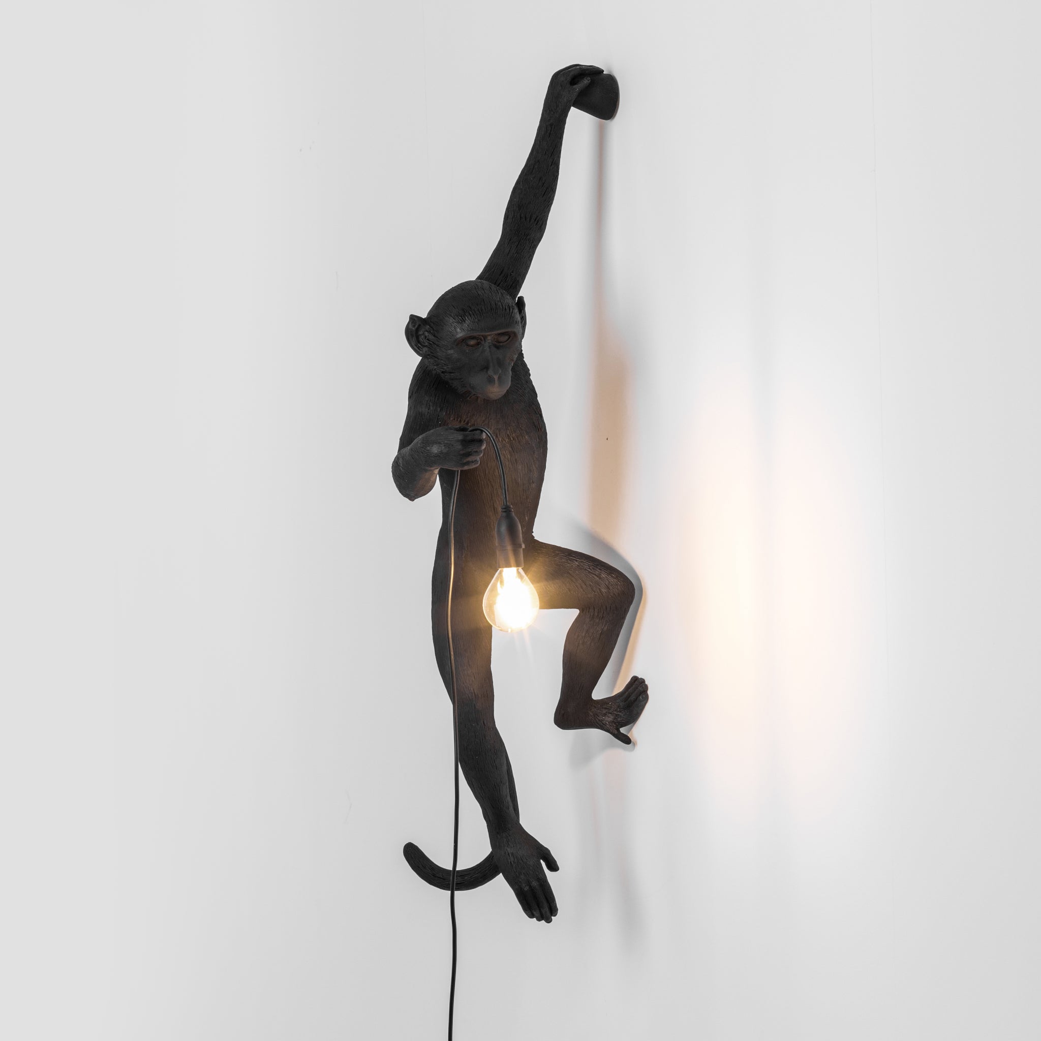 Designerlampe Seletti Monkey Hanging Left – kreatives Lichtobjekt