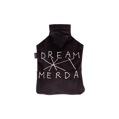 Seletti Wärmflasche DREAM MERDA aus braunem Polyester mit weißem Schriftmotiv