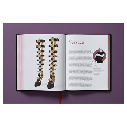 Seitenansicht des SHOES A-Z Buchs im Leder-Schuber