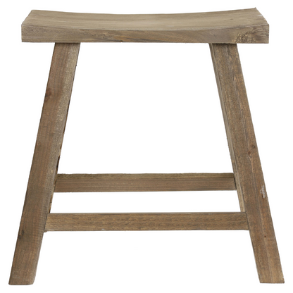 Hocker aus naturbelassenem Holz im minimalistischen Stil