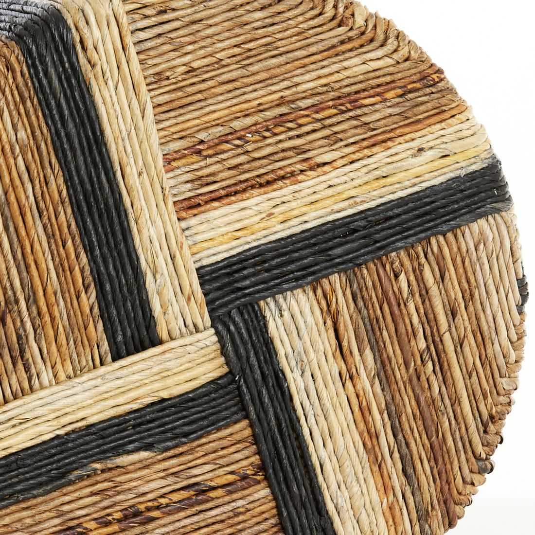 Stilvoller und nachhaltiger Sitzpouf "YUTURI" für moderne Einrichtungen.