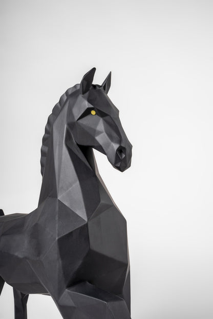 Detailansicht der kantigen Linienführung und matten Oberfläche