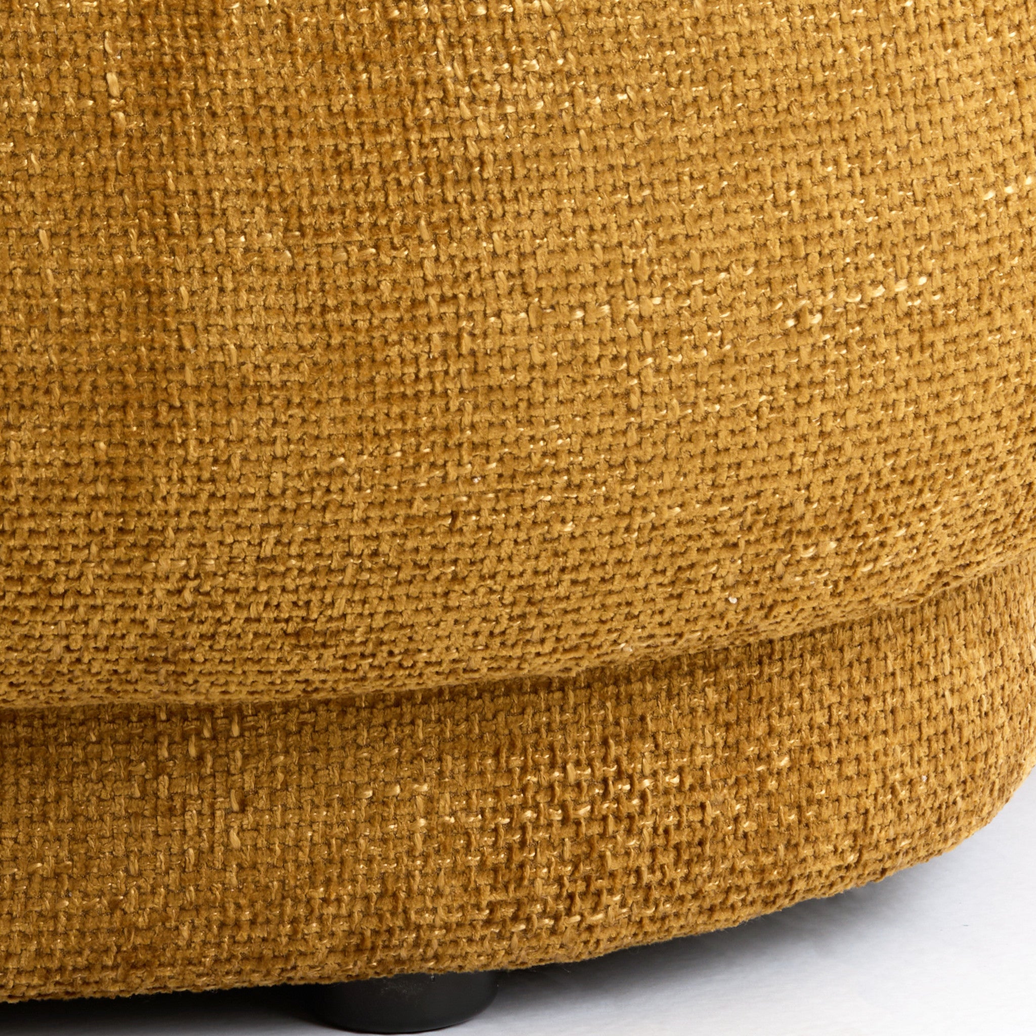 Detailansicht der UVITA Couch mit sanfter Formensprache